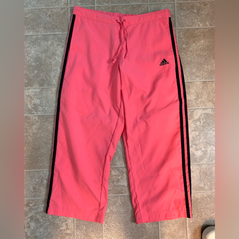 Women’s Adidas cropped athletic pants. Size S